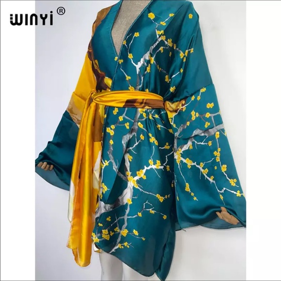 Gorgeous wrap with sash - Picture 2 of 7